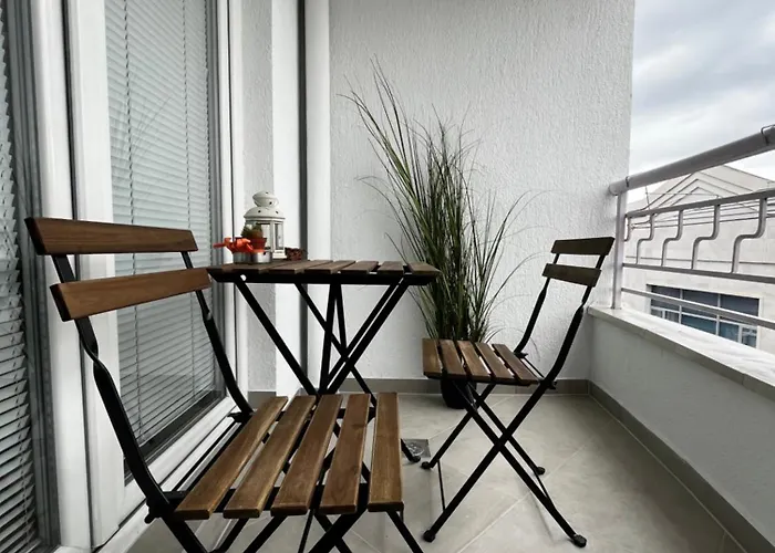 Central & Cozy By Danailov Apartments